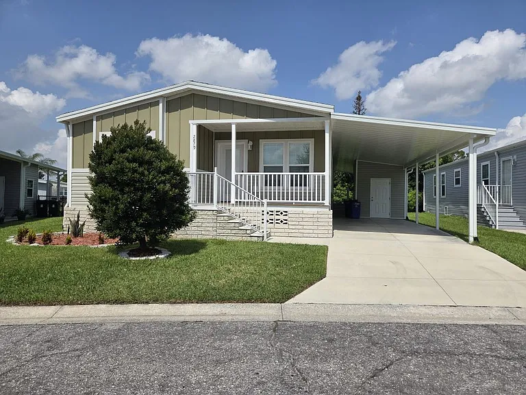 2879 Canyon Dr #689 — Photo 1