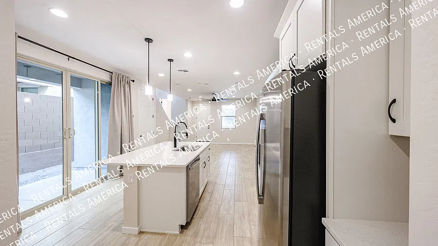 Beautiful 3-Bedroom Home in Verrado-Coming Soon! — Photo 4