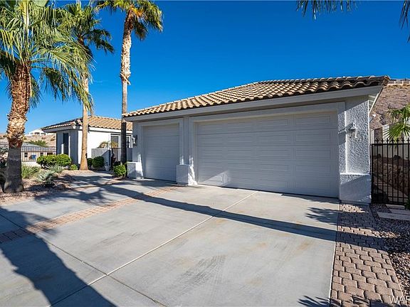 4th image of 2911 Desert Trail Dr