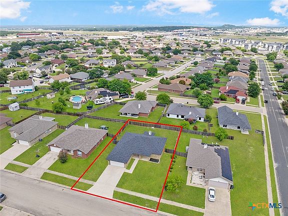 3rd image of 4607 Shawn Dr
