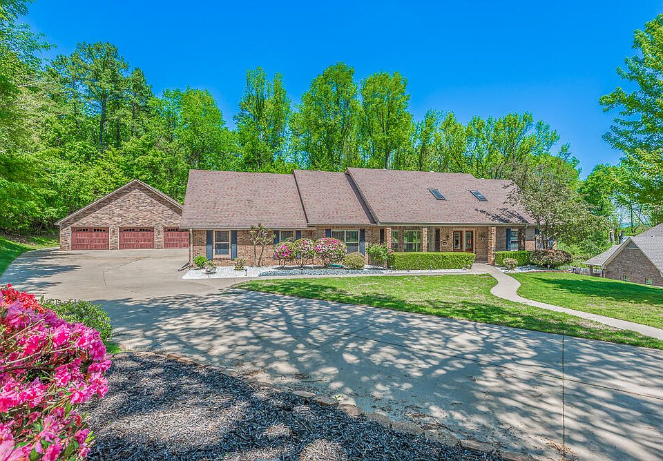 1st image of 208 Craigwood Cir