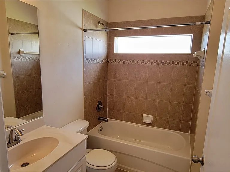 902 SW 21st Ln — Photo 8