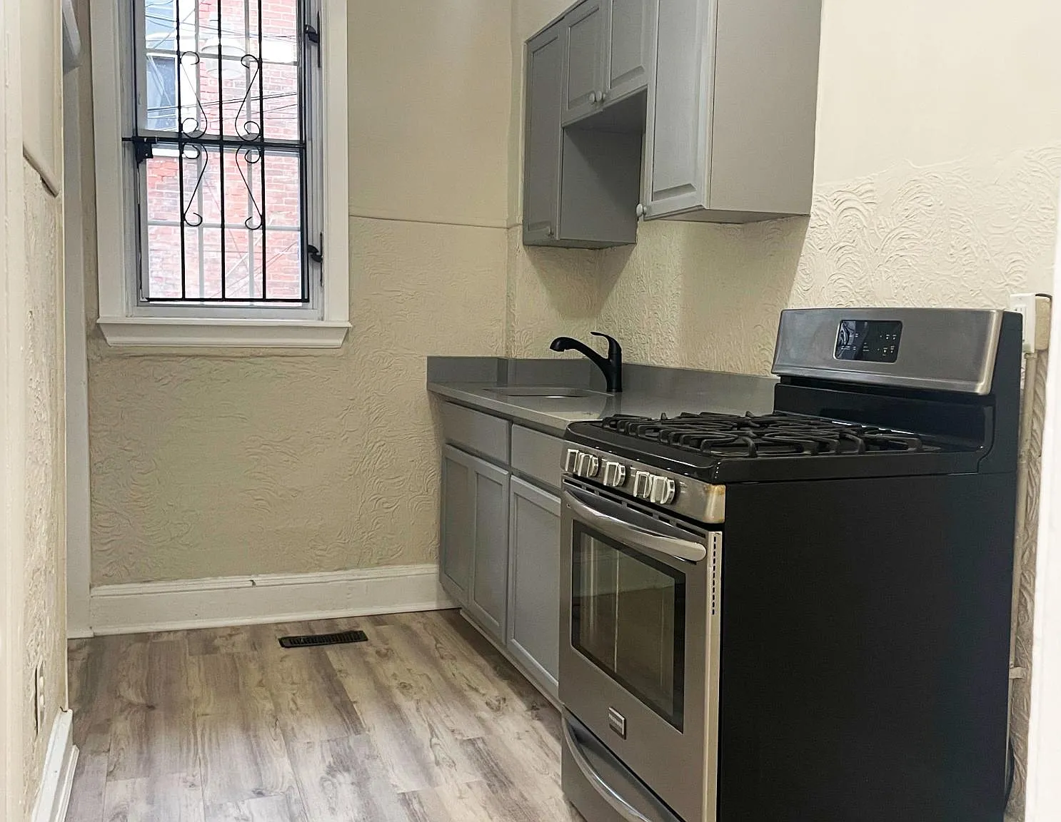 1 bed, 960 sqft, $995 — Photo 3