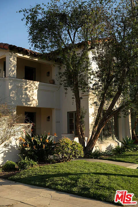 3 bed, 3.5 bath, 2300 sqft, $7,995 — Photo 1