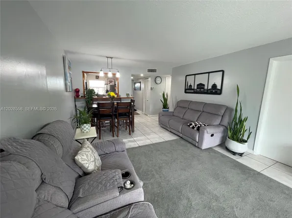 9281 Sunrise Lakes Blvd APT 209, Sunrise, FL 33322