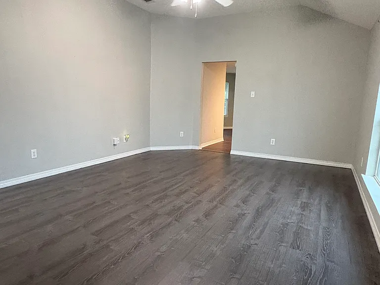 8711 Londonderry Ct — Photo 9