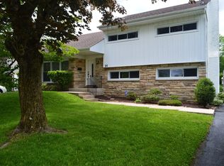 31 Oriole Dr, Ewing, NJ 08628