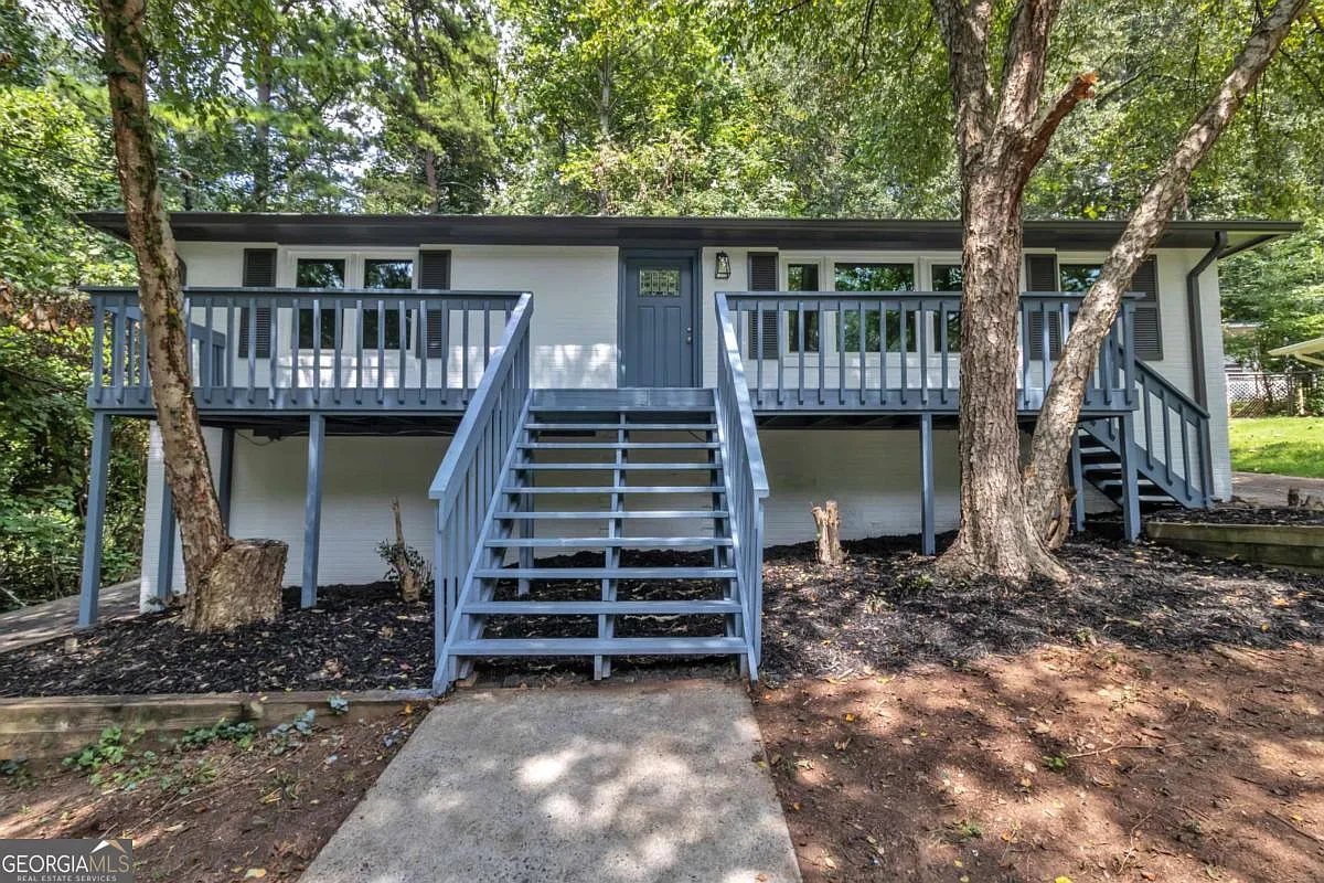 831 Daniell Dr SE photo 1