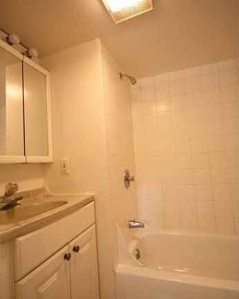 Bathroom (full bath)