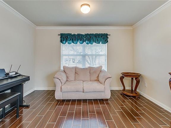 5th image of 1054 Saint Andrews Dr