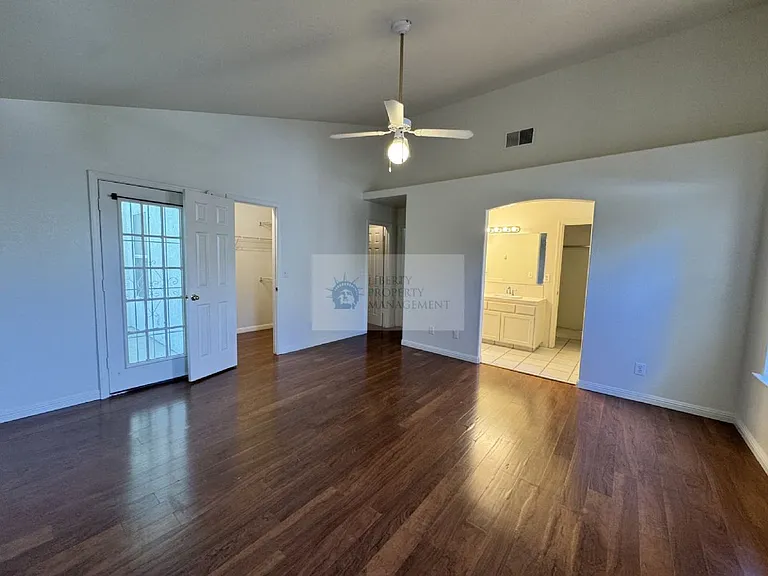 135 Decatur Ave — Photo 12