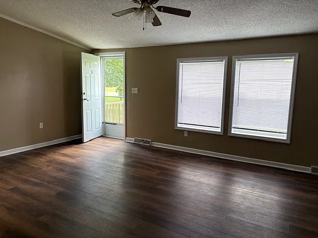 4 bed, 1680 sqft, $1,500 — Photo 2