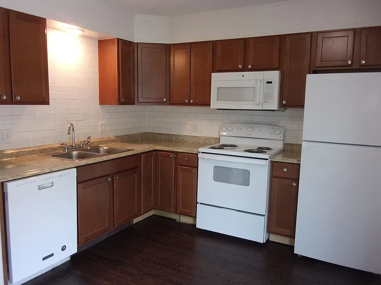 408 Ebenezer Ave — Photo 7
