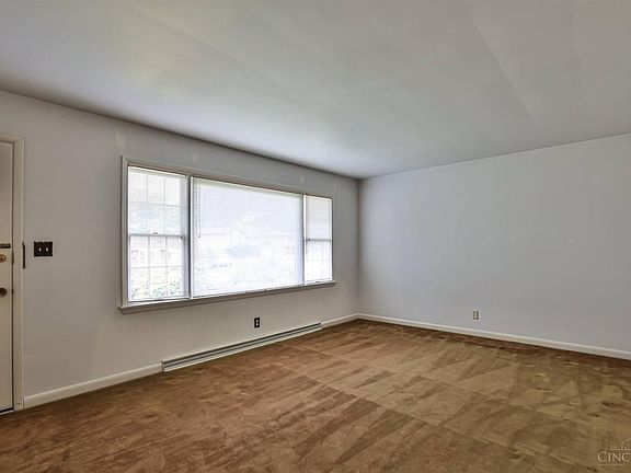 5th image of 460 Leo Dr