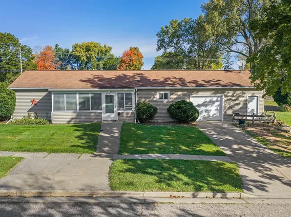 526 Badger Dr, Baraboo, WI 53913