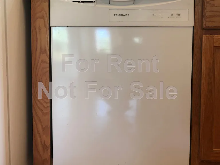 575 E Roger Rd — Photo 8