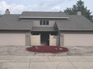 488 S Good Hope Rd, De Pere, WI 54115