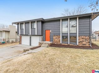 403 Pioneer Rd, Papillion, NE 68046