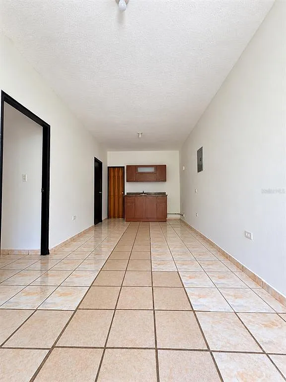 3 bed, 901.0 bath, 800 sqft, $750 — Photo 2