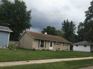 1001 Kingsley Dr, Machesney Park, IL 61115