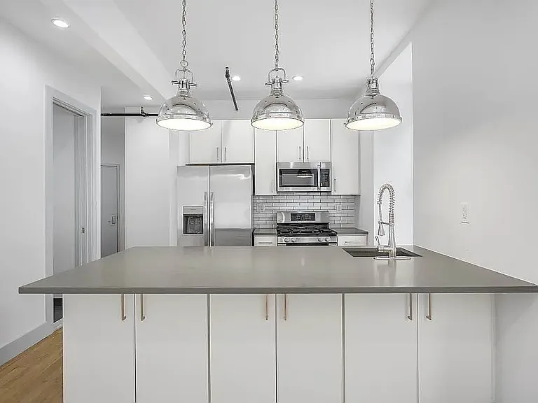 347 Lorimer St #2 — Photo 5