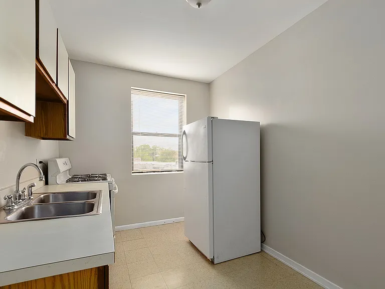 122 S California Ave — Photo 2