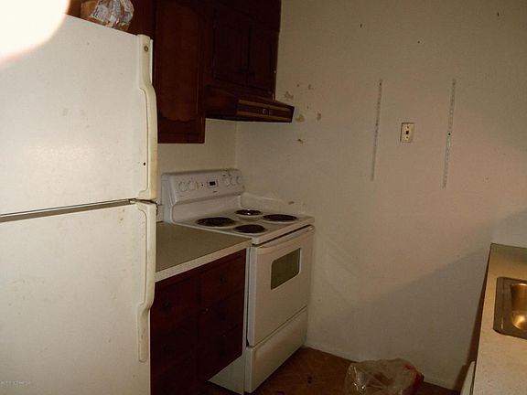 3rd image of 475C Thornbury Ct