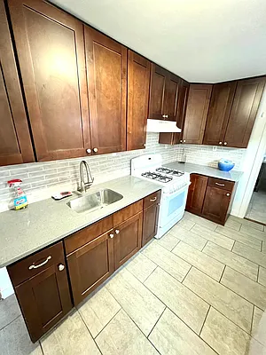 Rented by Amorelli Realty | media 1