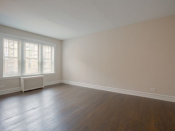 5th image of 1334 E Hyde Park Blvd