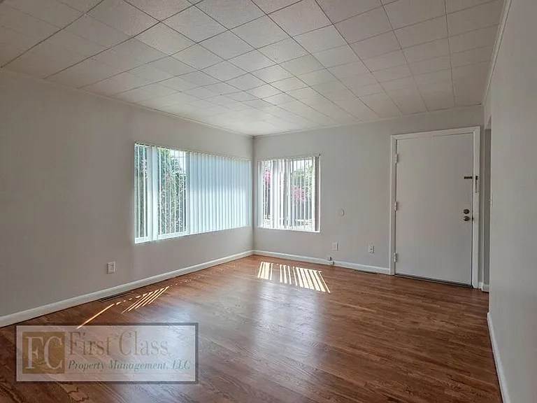 3601 SE Francis St — Photo 3