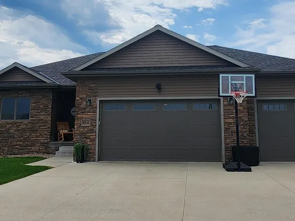 910 16th Ave, Kearney, NE 68845