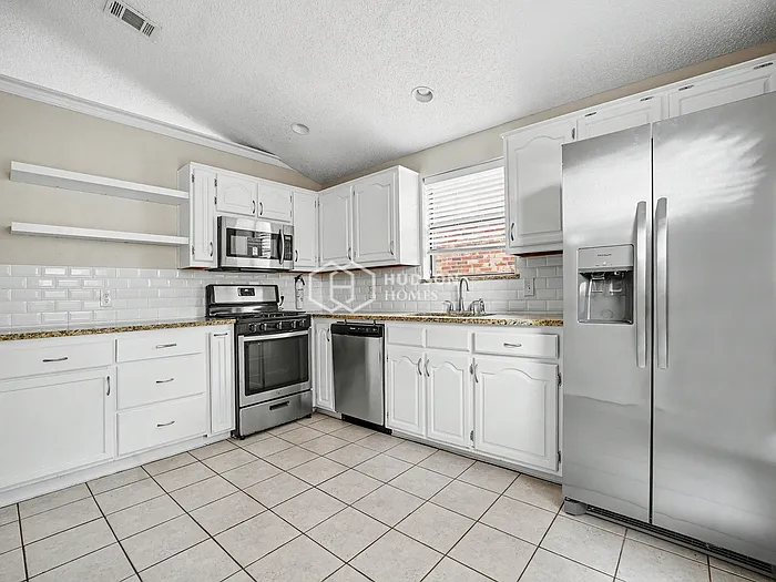 330 Bryant Ln — Photo 8