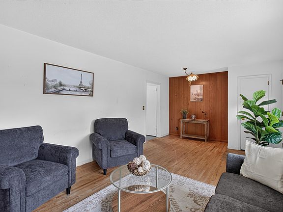 4th image of 3500 W 89th St