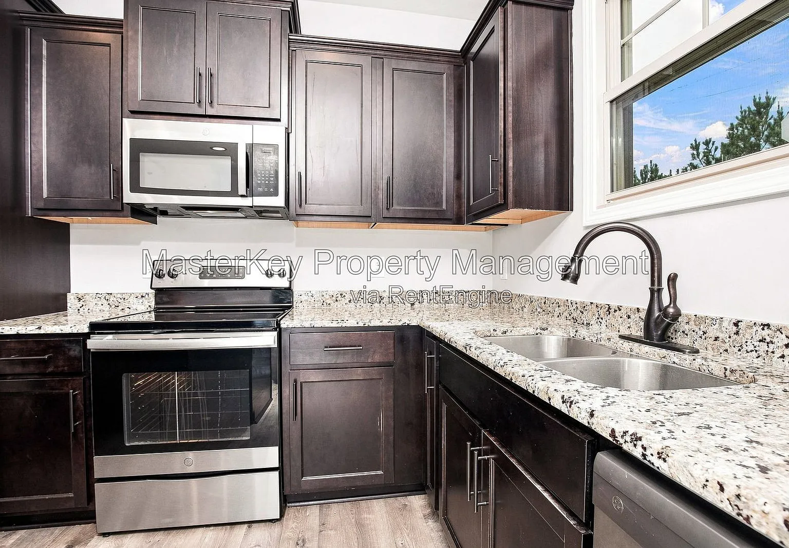 3 bed, 2.5 bath, 1879 sqft, $2,325 — Photo 4