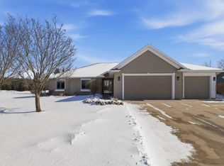 1547 Foxfire Ct, Waupaca, WI 54981