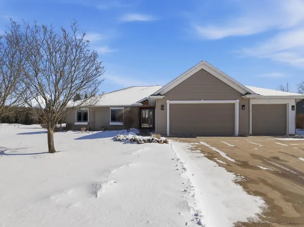 1547 Foxfire Ct, Waupaca, WI 54981