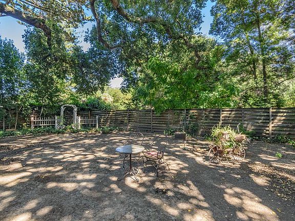 3rd image of 550 Encina Ave