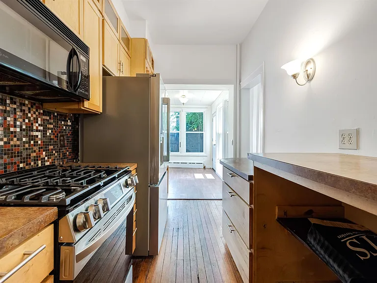 258 Woodlawn Ave — Photo 14