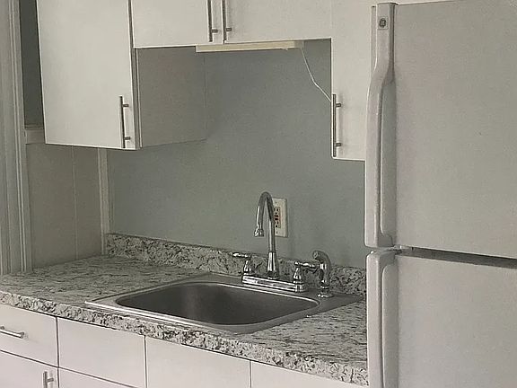 2nd image of 123-125 Harmony St #123