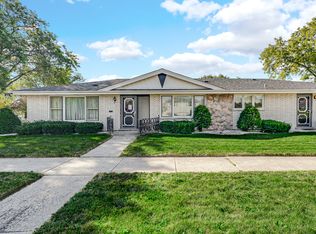 8800 S 49th Ct, Oak Lawn, IL 60453