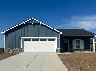 1603 N Emerald Valley Dr, Mulvane, KS 67110