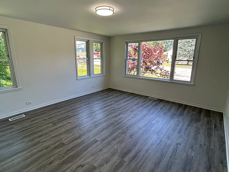 110 E Main St — Photo 5