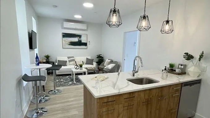 2 bed, 900 sqft, $2,600 — Photo 4