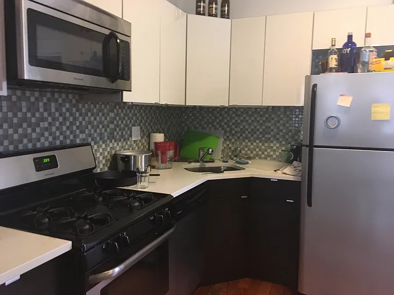 209 Greene St — Photo 9