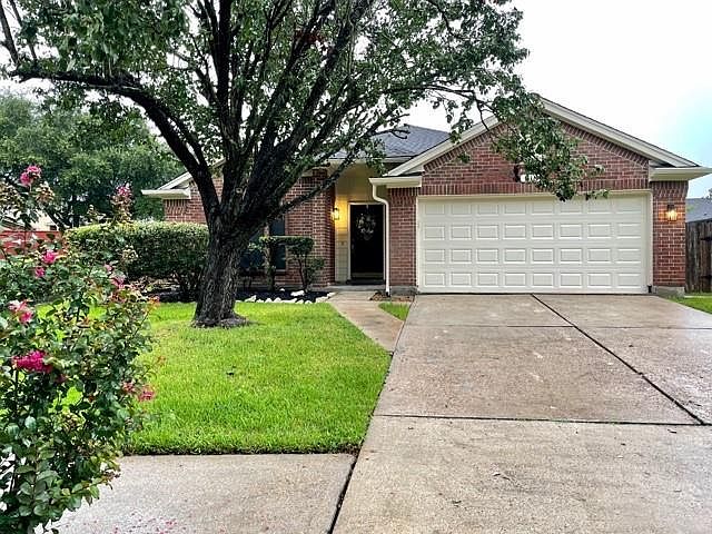 1st image of 318 Old Spring Ln