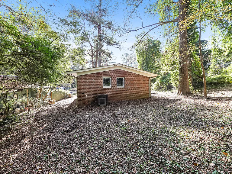 210 Oak Dr SE — Photo 15