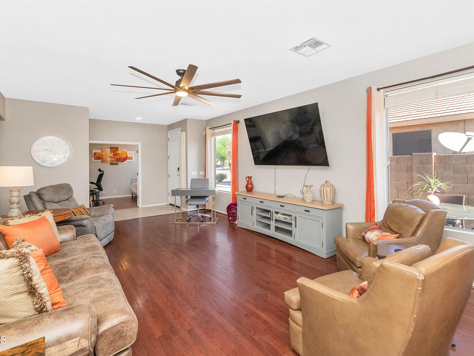 4 bed, 3.0 bath, 1892 sqft, $3,950 — Photo 4