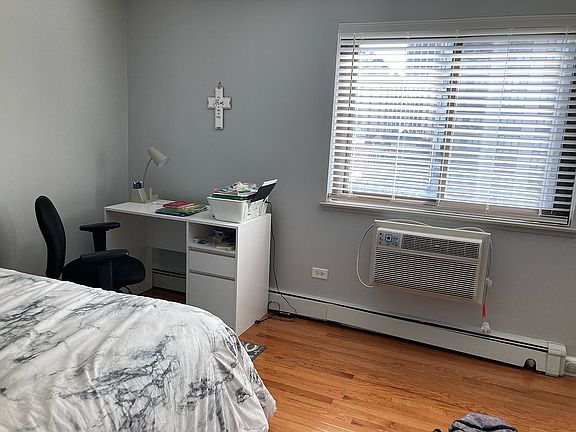 2nd image of 607 W Wrightwood Ave APT 601