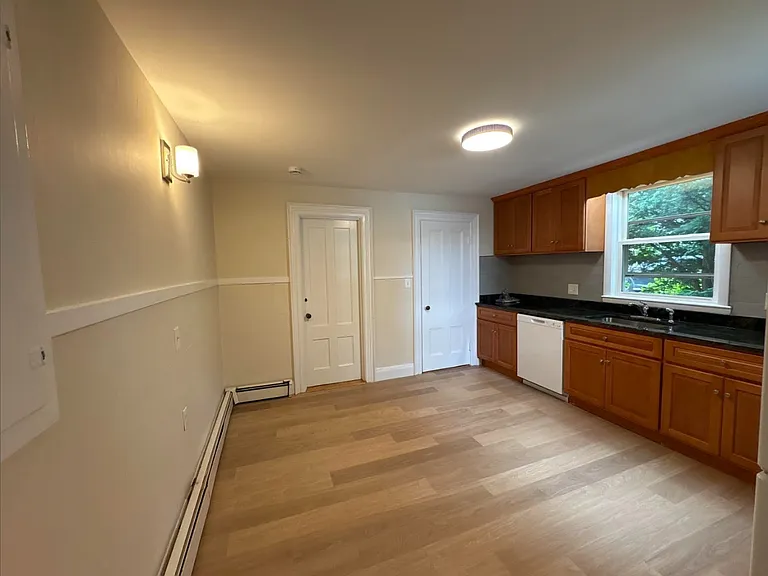 32 Cottage St #3 — Photo 2