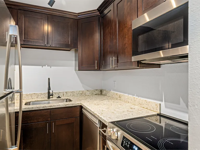 Walnut Manor — Photo 14